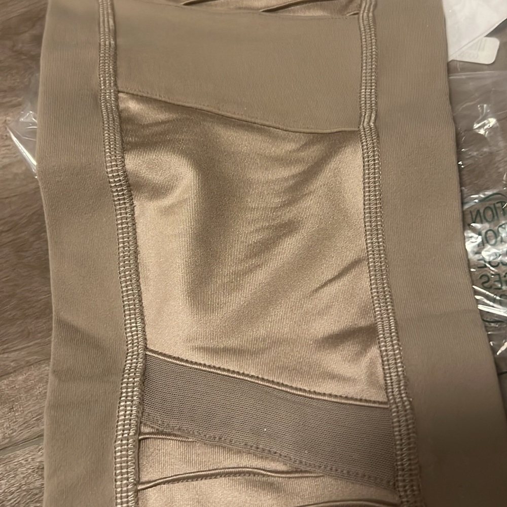 🔥🔥ALO Moto Leggins - Picture 8 of 16
